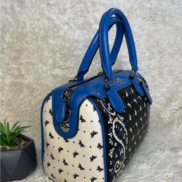 Coach purse ! Never used - Picture 3 of 3